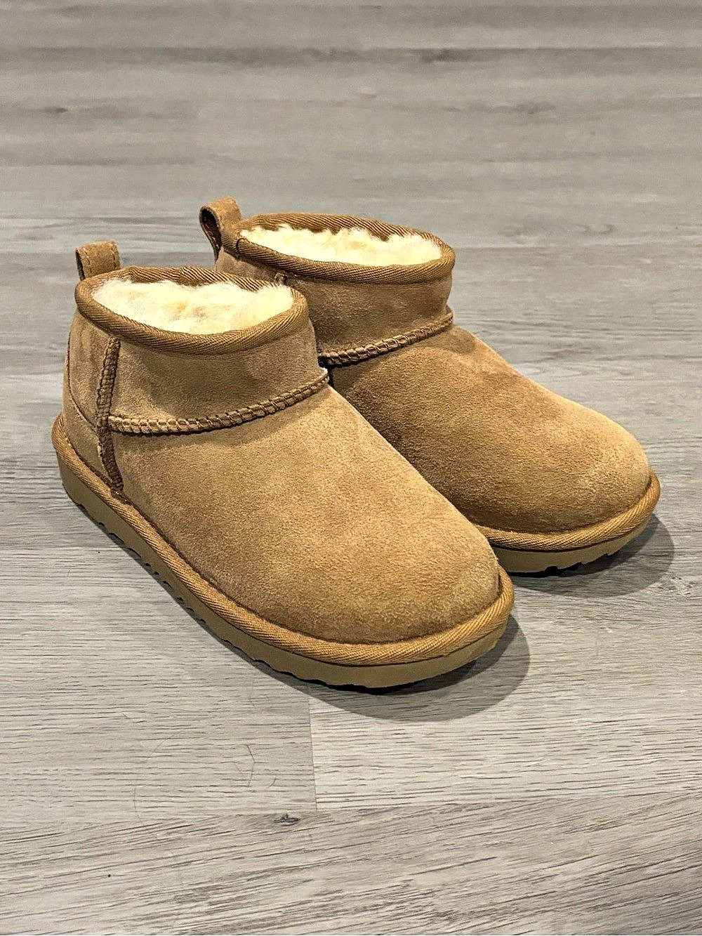UGG Classic Mini Boots  US 1